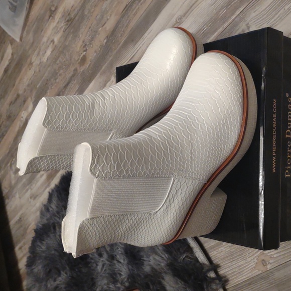 New Pierre Dumas Size 8 1/2, White Boots - Picture 2 of 9